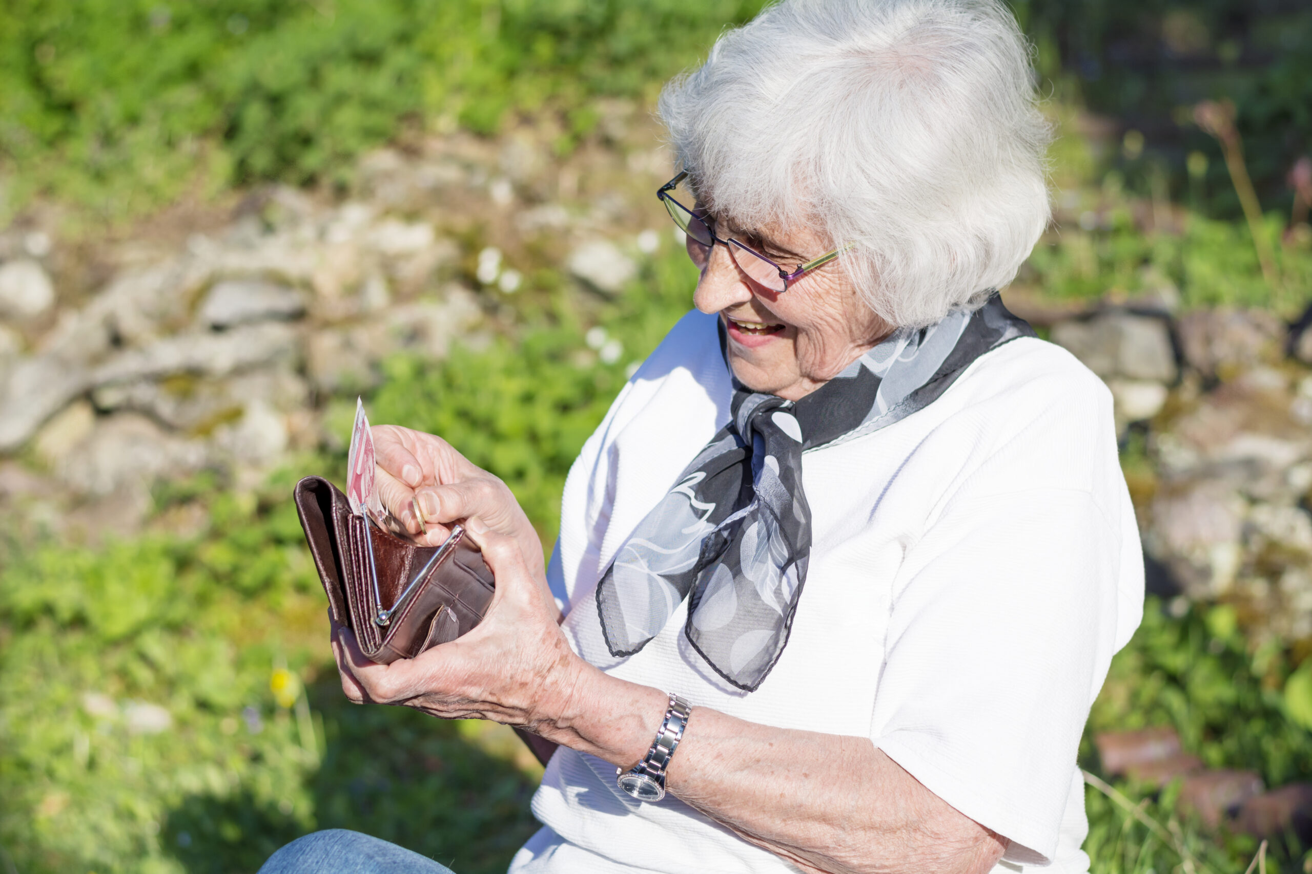 Image illustrative de l'article "Quel est le montant pour une personne seule retraitée pour vivre décemment chez elle en étant propriétaire ?"